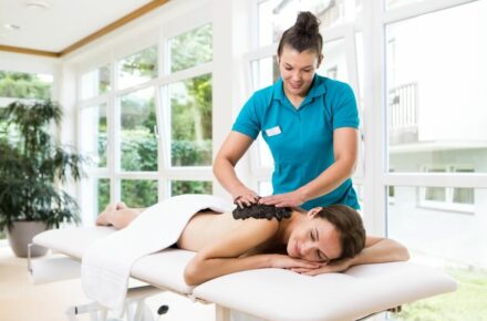 OptimaMed Weißbriach Massage Frau